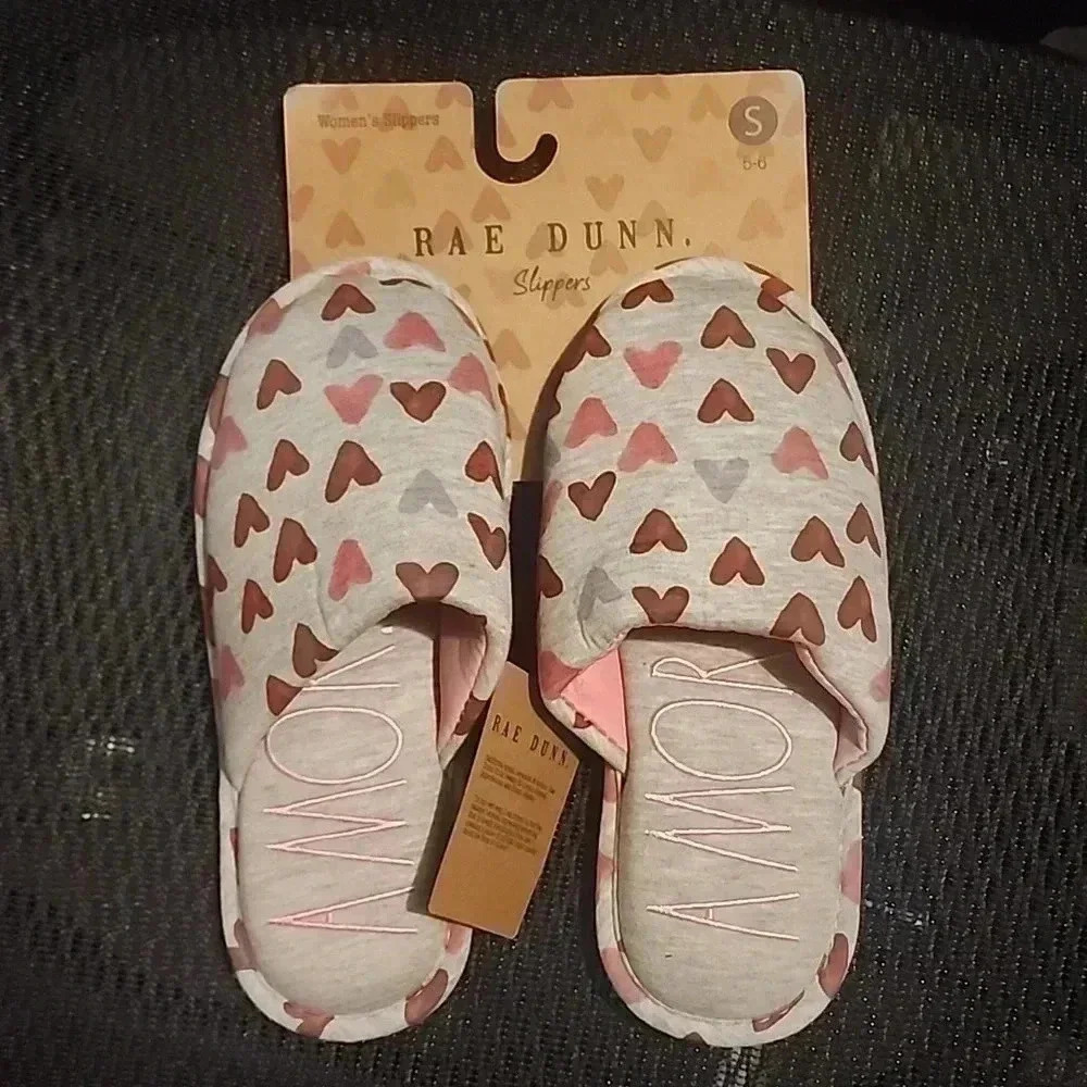 RAE DUNN WOMEN'S SLIPPERS HEART PRINT SOFT GRAY SIZE S 5-6